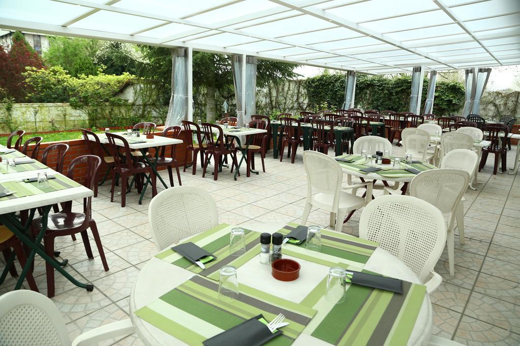 Hotel Restaurant Maison Blanche Rungis Exterior foto