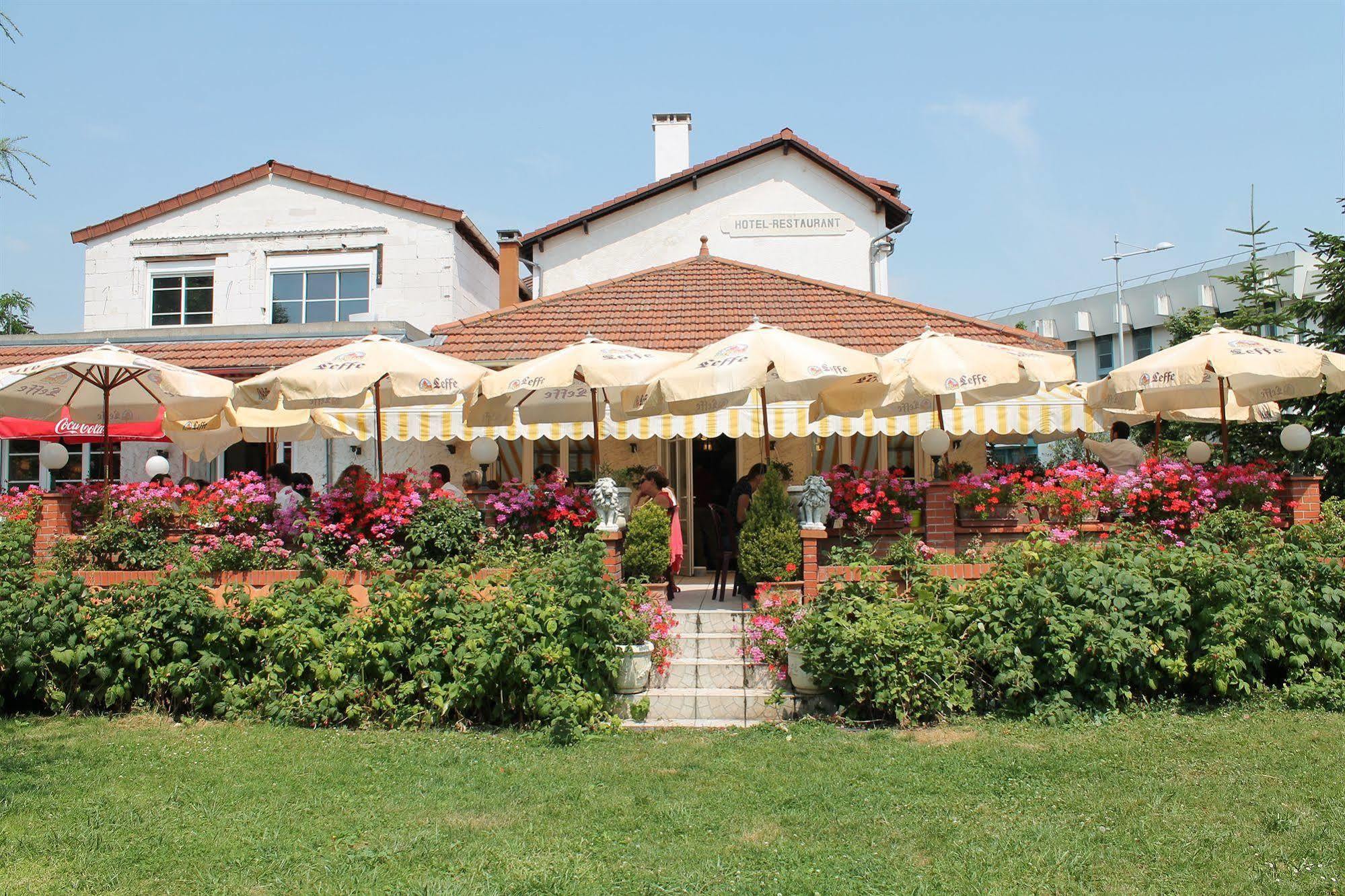 Hotel Restaurant Maison Blanche Rungis Exterior foto