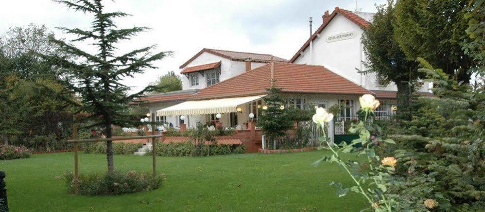 Hotel Restaurant Maison Blanche Rungis Exterior foto